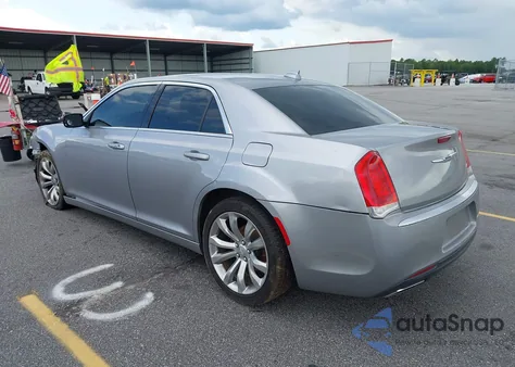 2017 Chrysler 300 Limited z USA, uszkodzony, nr VIN 2C3CCAAG3HH655609